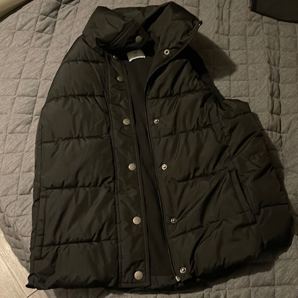 Black puffer vest